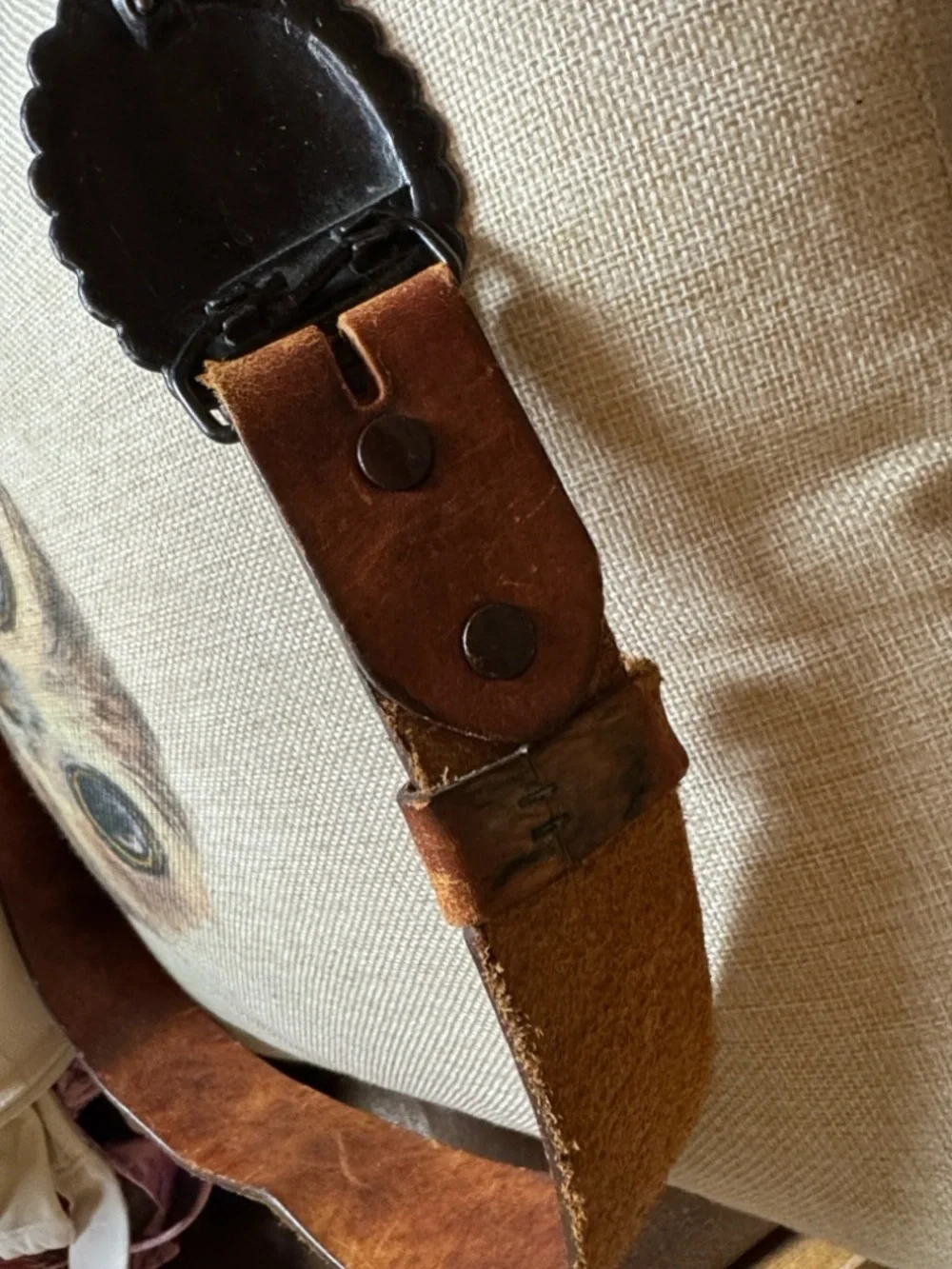 Brown distressed leather belt with torquoise color stones on metal buckle Sz 32